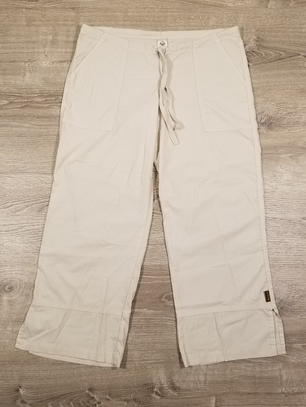 Prana Breathe Halle Womens Cropped Pants Size Medium Beige Capri Outdoor Hiking